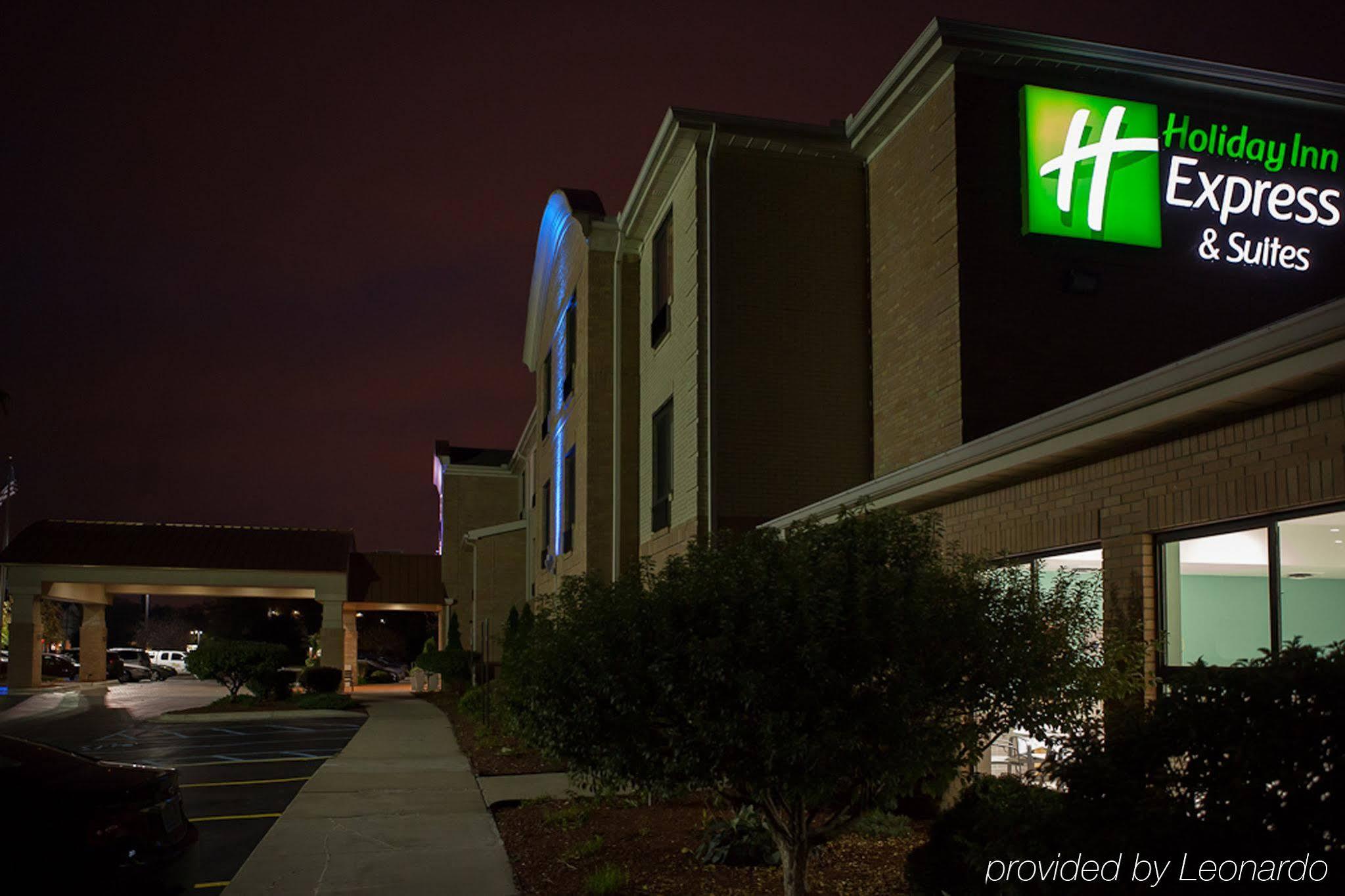 Holiday Inn Express Hotel & Suites Canton By Ihg Екстериор снимка