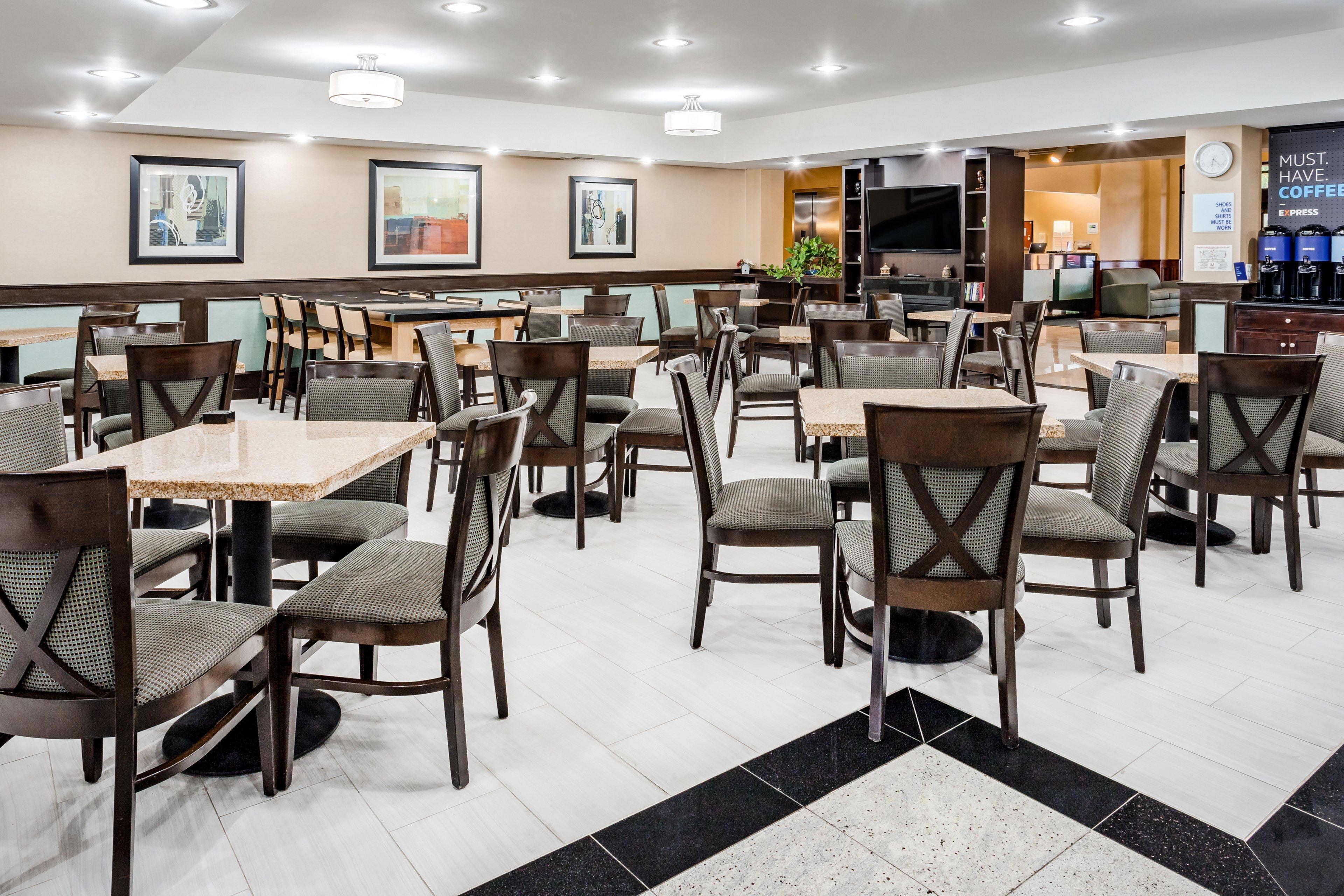 Holiday Inn Express Hotel & Suites Canton By Ihg Екстериор снимка