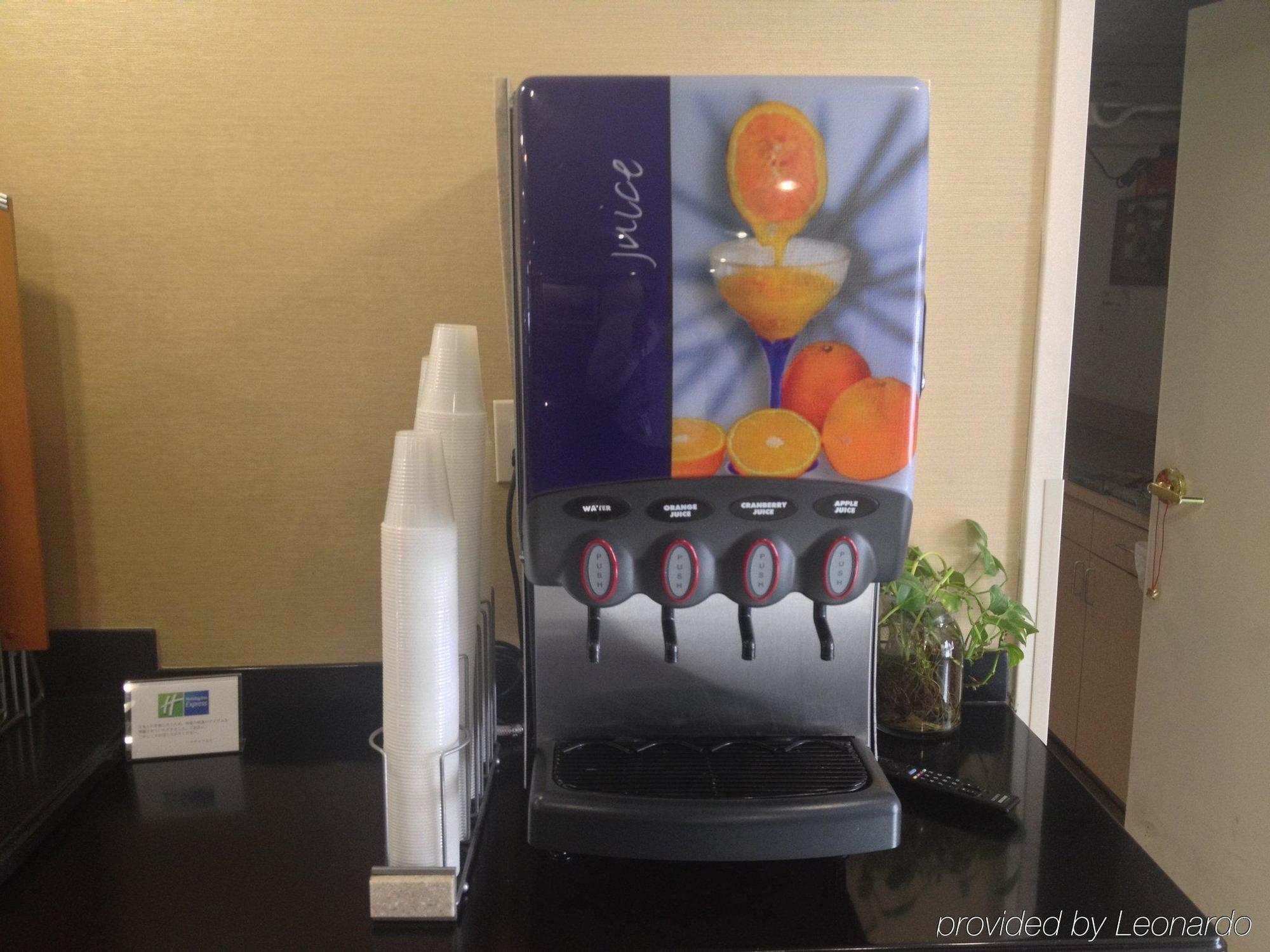 Holiday Inn Express Hotel & Suites Canton By Ihg Екстериор снимка