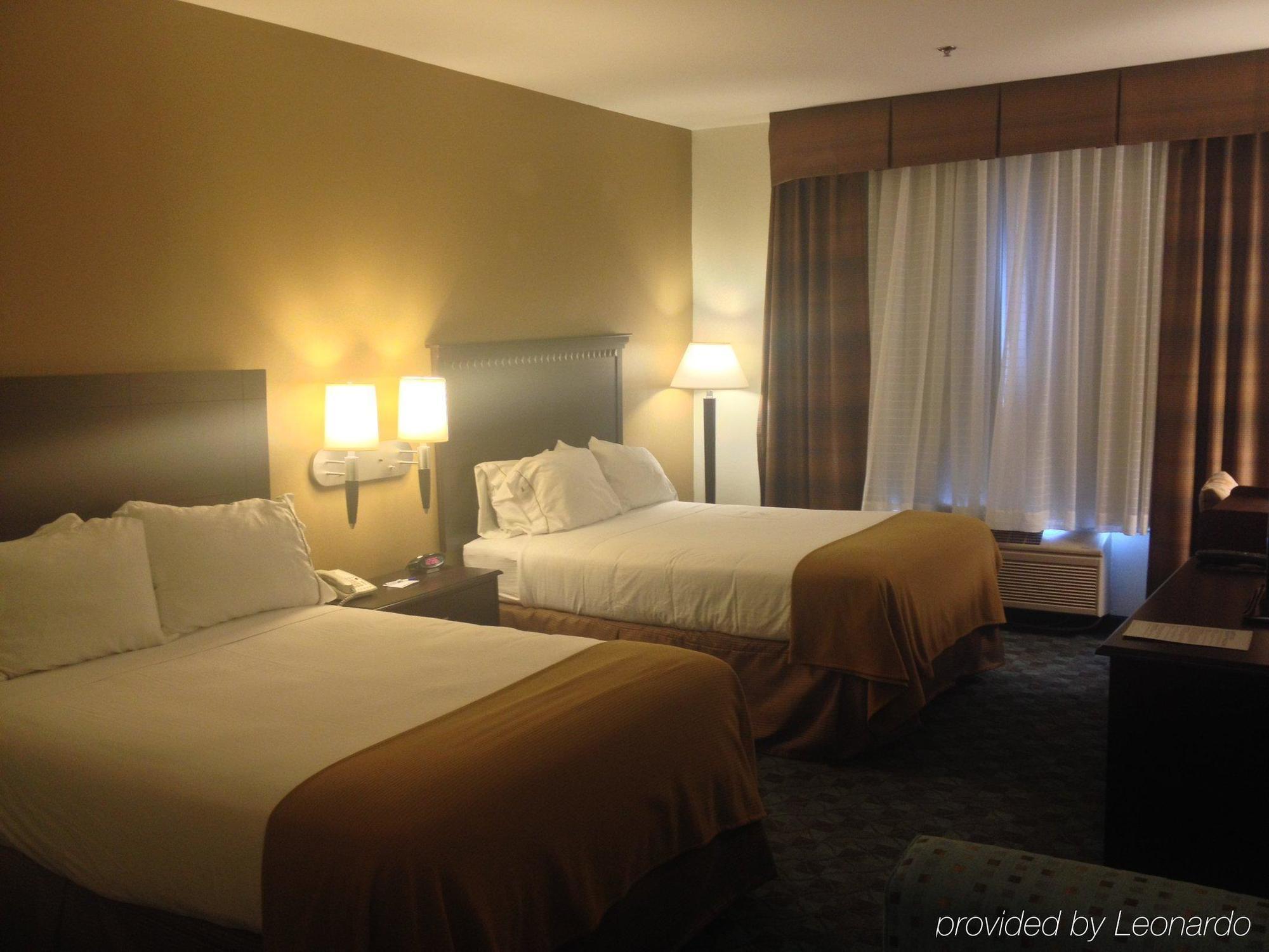 Holiday Inn Express Hotel & Suites Canton By Ihg Екстериор снимка