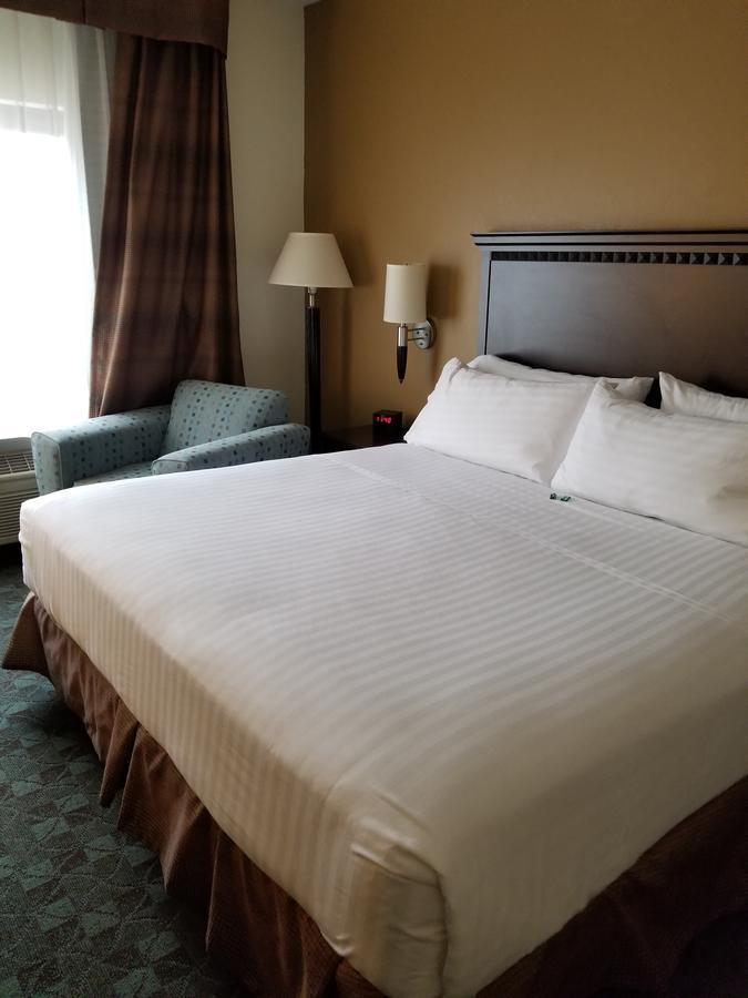 Holiday Inn Express Hotel & Suites Canton By Ihg Екстериор снимка