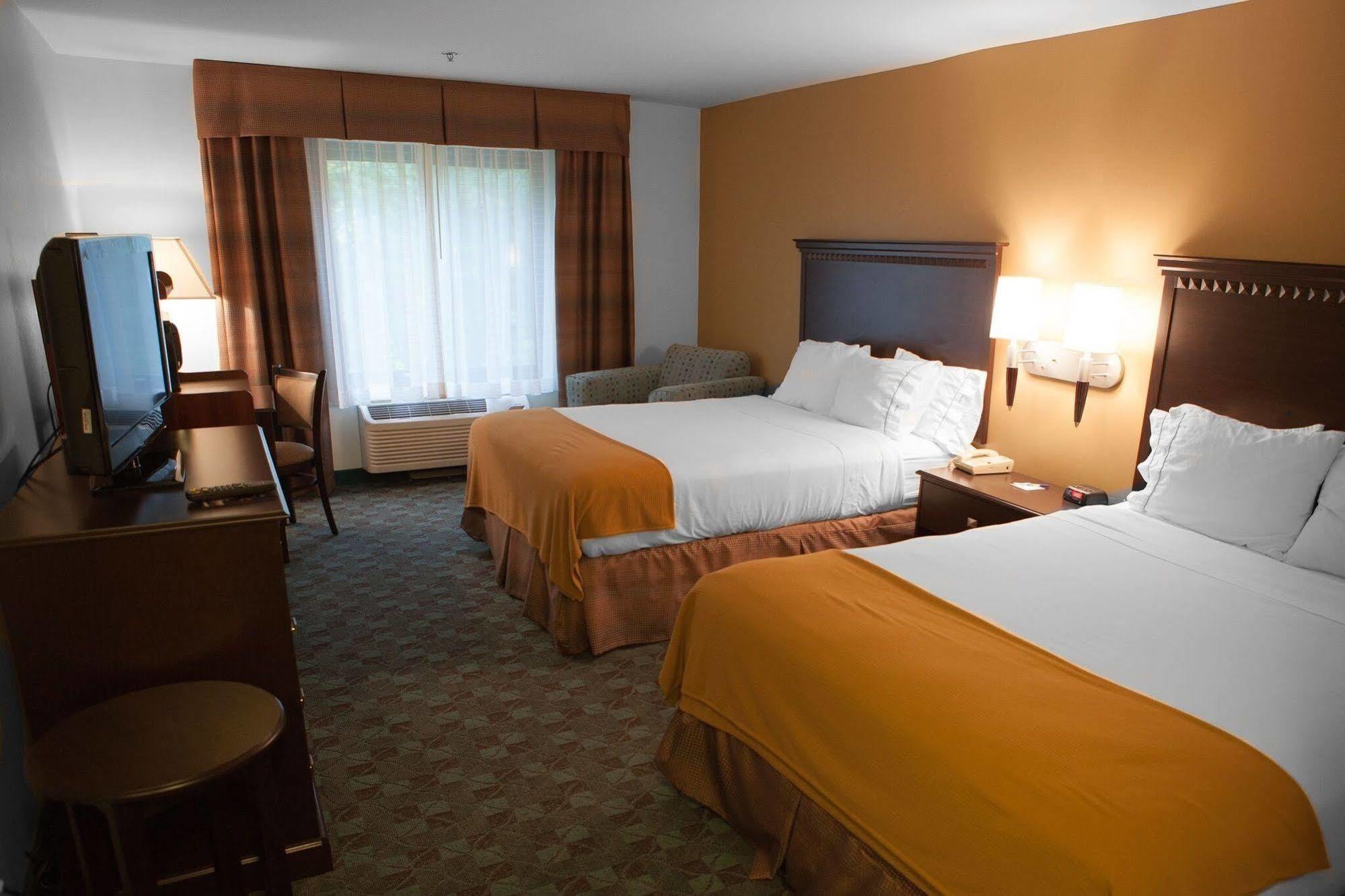 Holiday Inn Express Hotel & Suites Canton By Ihg Екстериор снимка