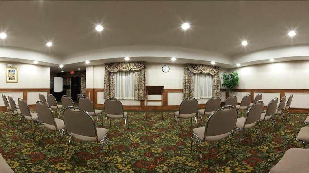 Holiday Inn Express Hotel & Suites Canton By Ihg Екстериор снимка