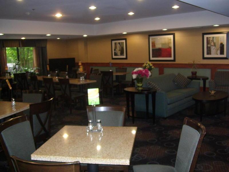 Holiday Inn Express Hotel & Suites Canton By Ihg Екстериор снимка