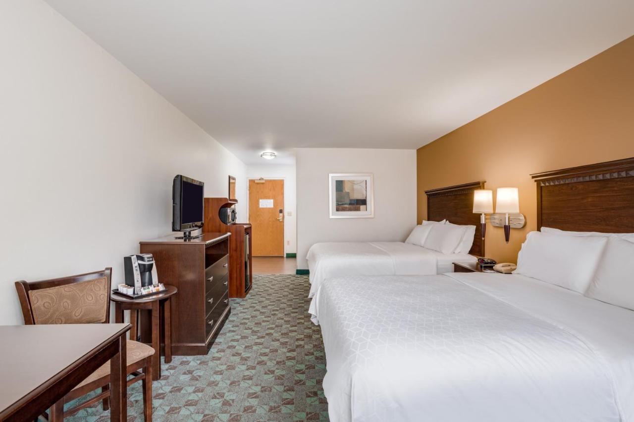 Holiday Inn Express Hotel & Suites Canton By Ihg Екстериор снимка